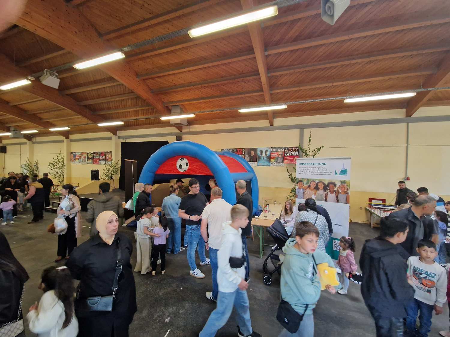 Familiennachmittag 2 Das Foto zeigt unsere Aktion beim Familiennachmittag des Maria Geburtsmarkt in Cloppenburg.